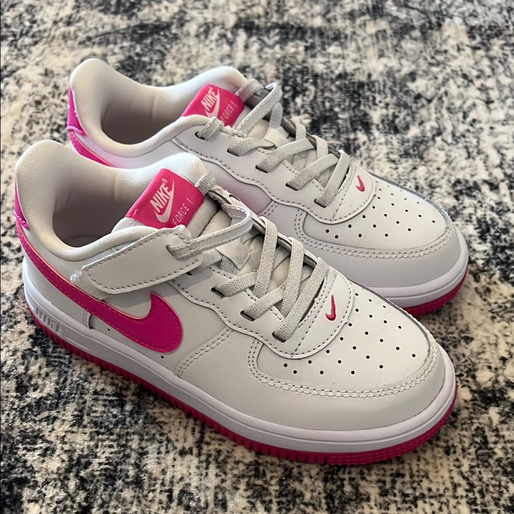 Nike Kids White and Hot Pink Low-Top Sneakers